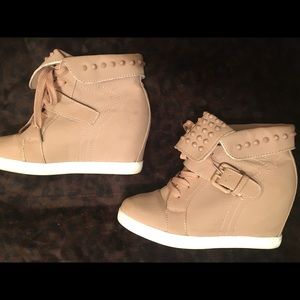 🔥2 FOR $30🔥Nude Charlotte Russe Sneaker Wedges
